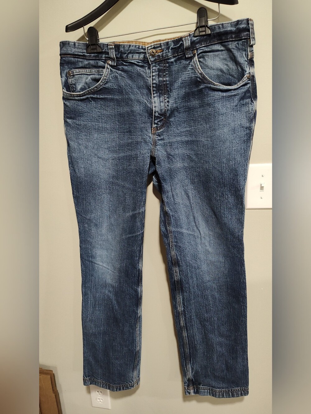 Duluth Trading Co Jeans Men's 38x34 Blue Denim Flex Ballroom Jeans, medium wash